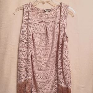 Sleevless, fringe duster